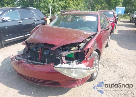 2005 Toyota Camry Le z USA, uszkodzony, nr VIN 4T1BE32KX5U426297